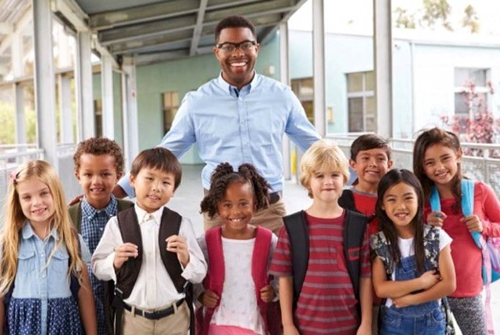 Leading for Equity: Opportunities for State Education Chiefs - Group photo of school children