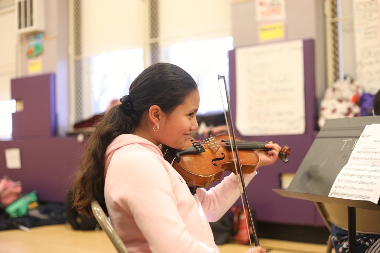 Girl playing the violin