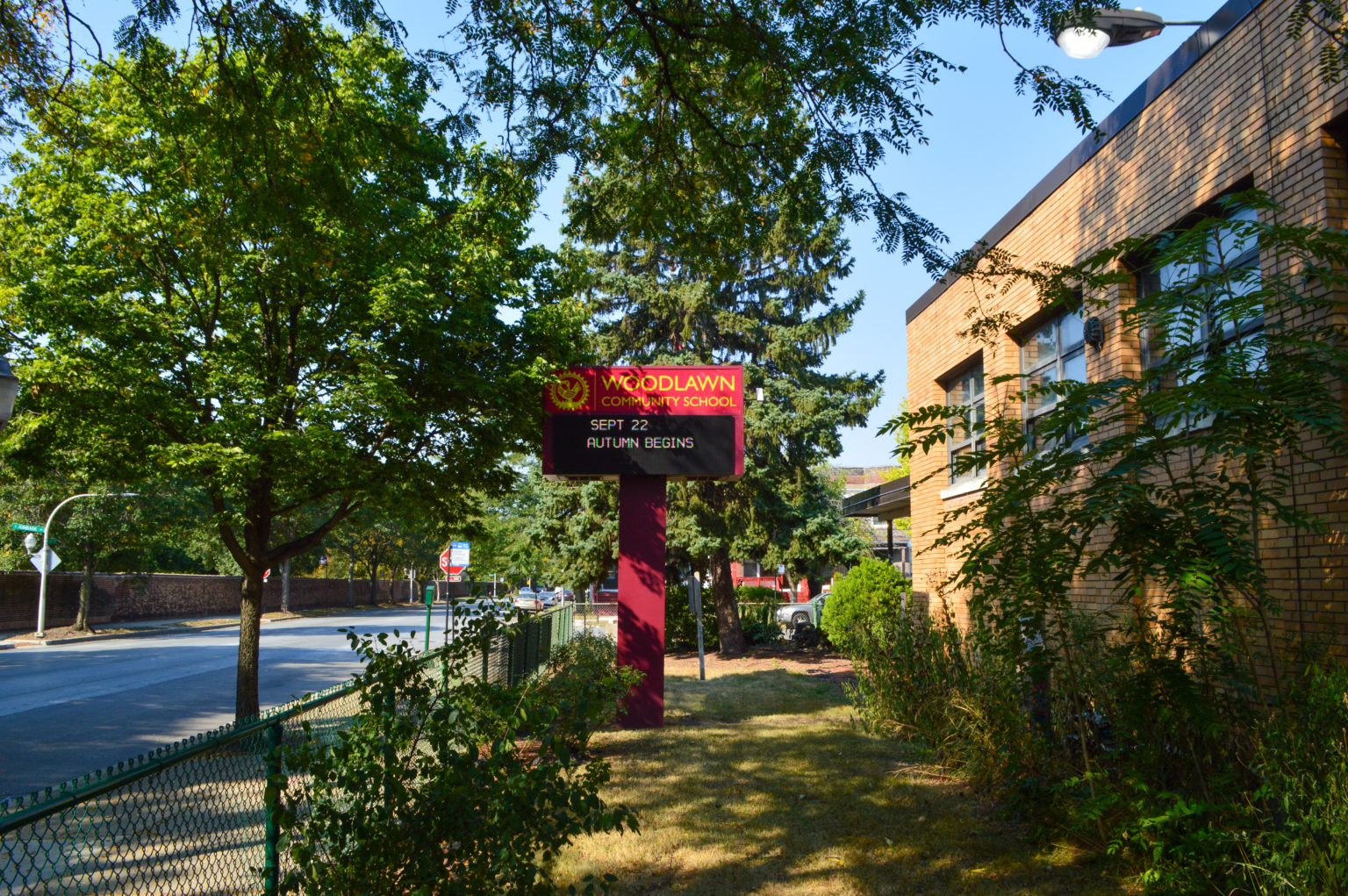 Woodlawn street sign